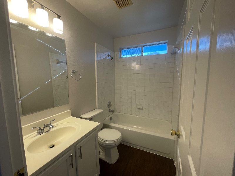 Building Photo - 406 Rustic Stable