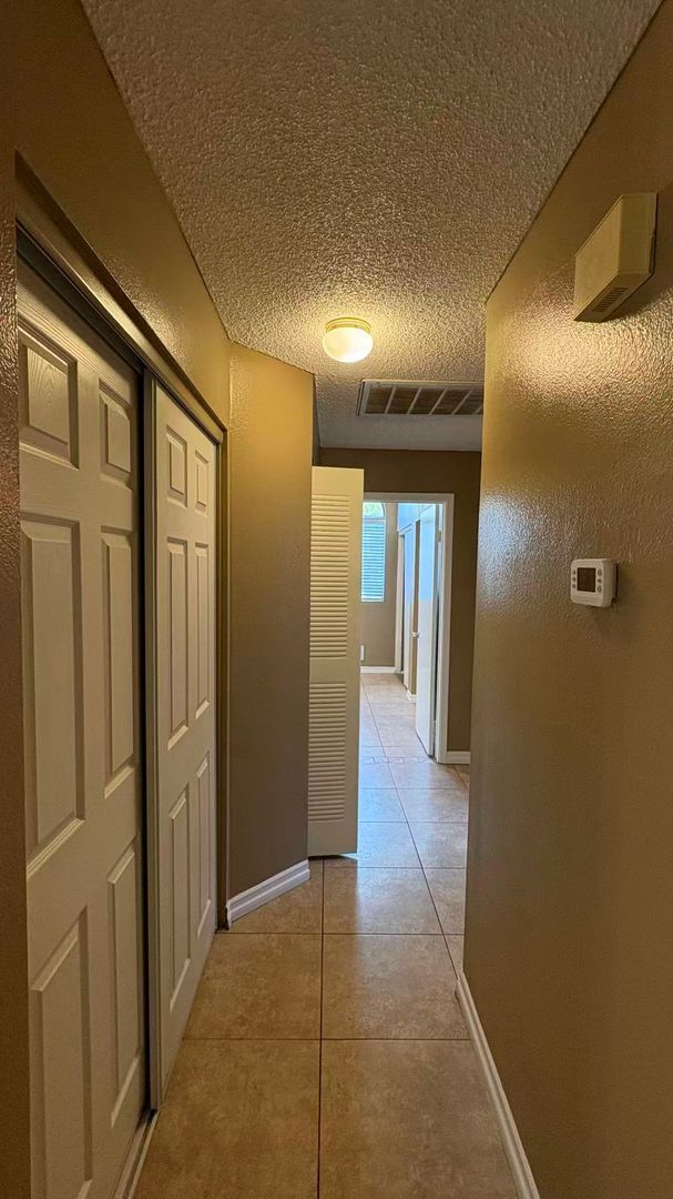 Building Photo - 42 Quiet Desert Ln
