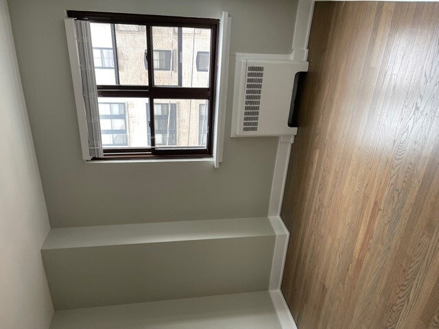 Building Photo - 605 Sheridan Square