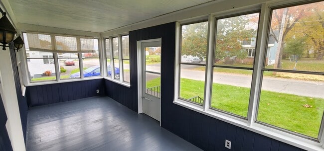 Building Photo - 925 Calvert St