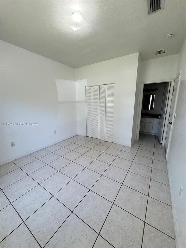 Building Photo - 2 bedroom in North Miami Beach FL 33181