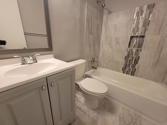 Building Photo - Fully Renovated 3BR/2BA Ranch-Style Townhome – SS Appliances &  Washer/Dryer