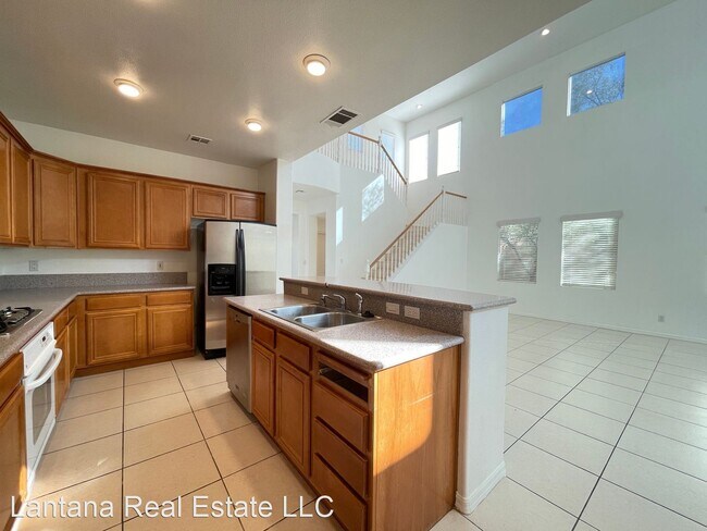 Building Photo - 5 br, 2.5 bath House - 1581 Boundary Peak Way