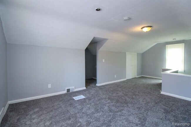 Building Photo - $1,350 - 3 Bed / 2 Bath House in Detroit