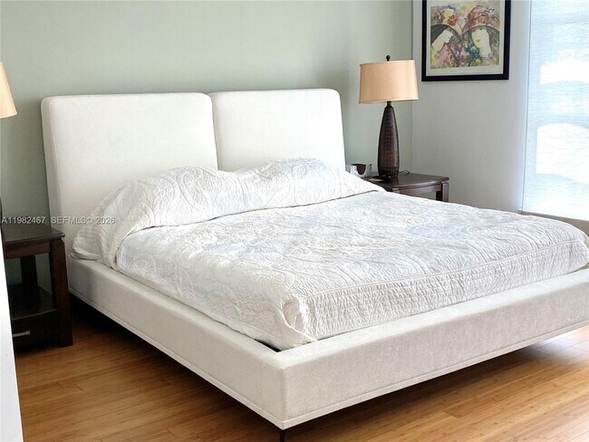 Building Photo - 3500 Mystic Pointe Dr