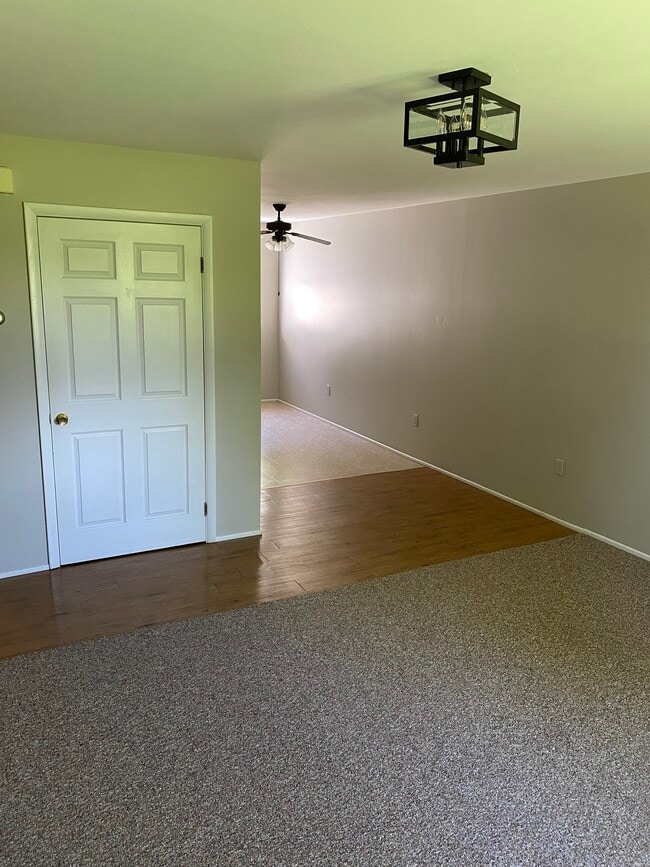 Building Photo - 12 Twin Willows Dr