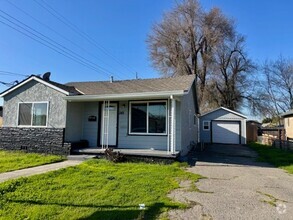 Building Photo - Great home in an established neighborhood