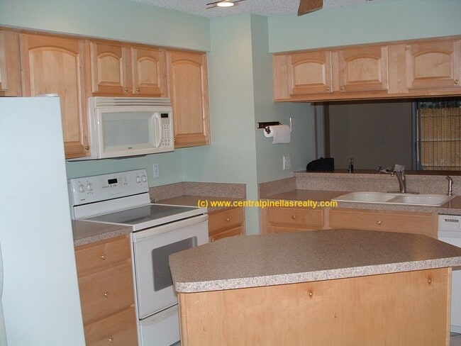 Building Photo - 3664 Montclair Dr