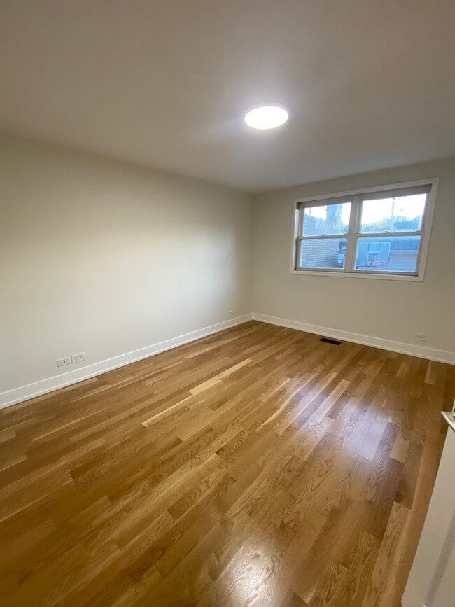 Building Photo - 3270 N Elston Ave