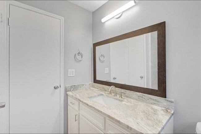 Building Photo - 18767 Glen Briar Ln