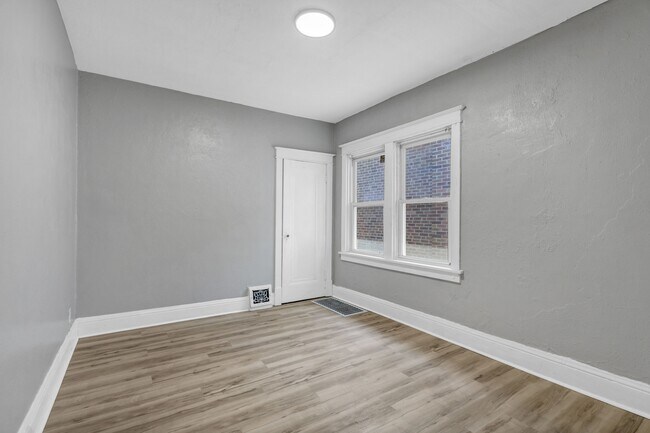 Building Photo - 5721 Floy Ave