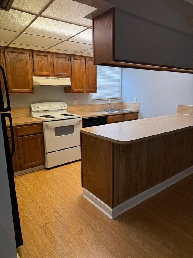 Building Photo - LEASE NOW AND ENJOY 50% OFF 2ND MONTH! Loc...
