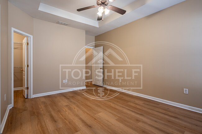 Building Photo - 32 Brookvalley Ct W