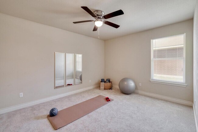 Building Photo - 1303 Ridgewood Dr