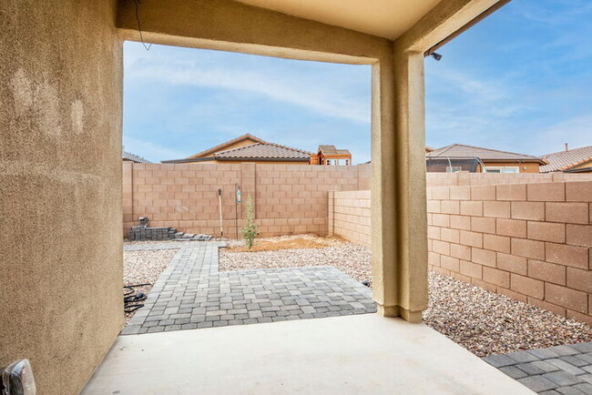 Building Photo - Three Bedroom in Sahuarita