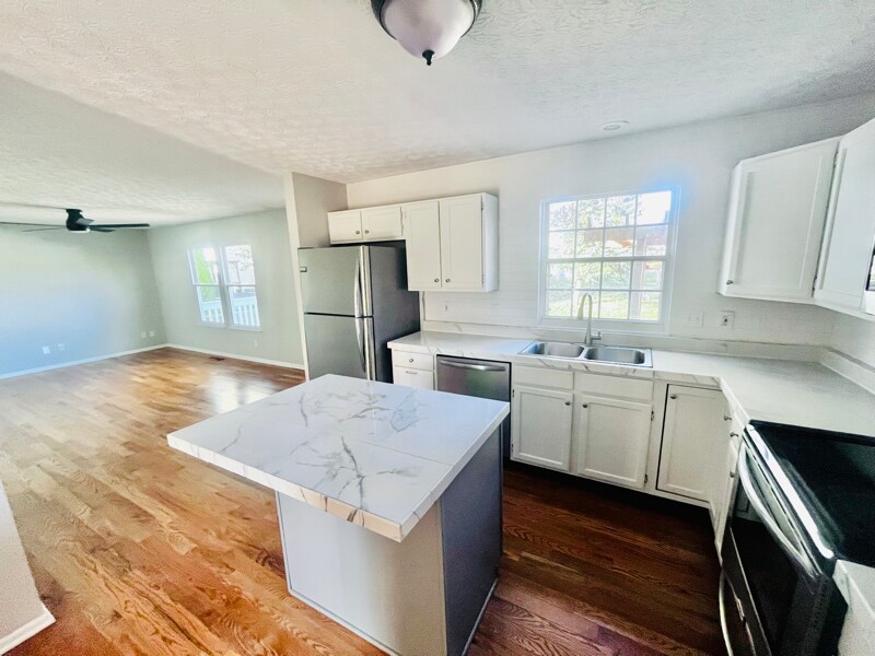 Building Photo - 2308 Sundew Ave