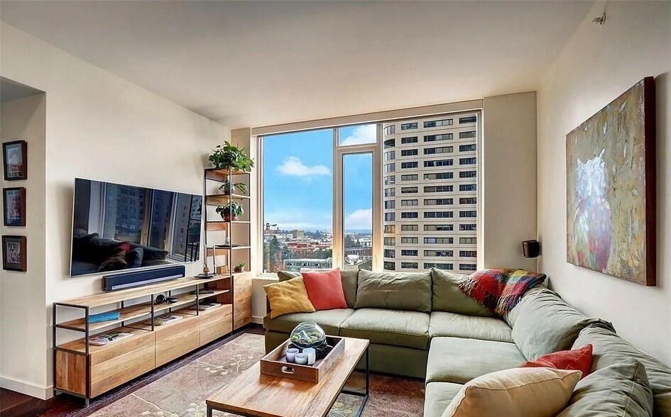 Building Photo - 1321 Seneca St