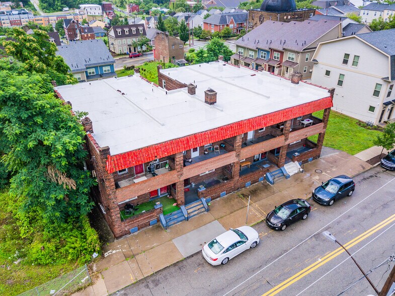 Building Photo - 2118 Bedford Ave