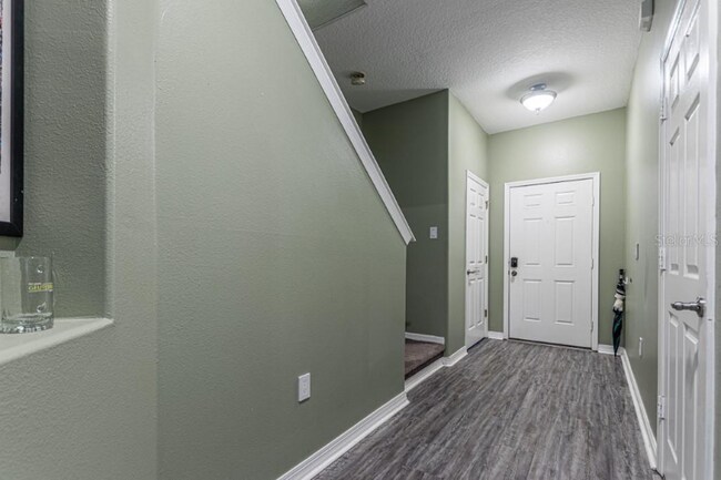 Building Photo - 9905 Serona Blf Wy