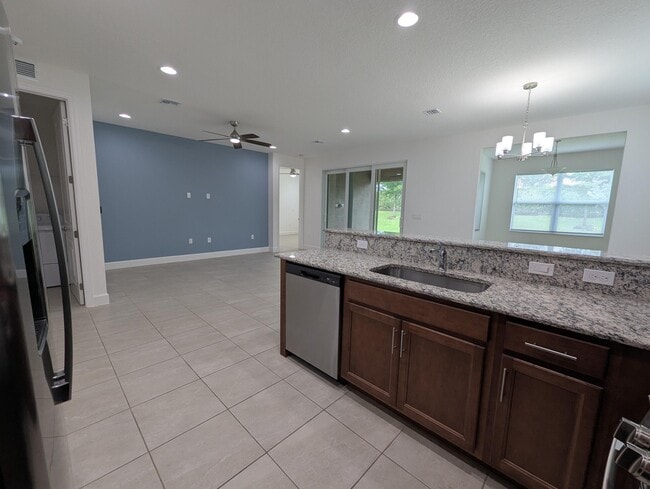 Building Photo - 13541 SW Oceanus Blvd