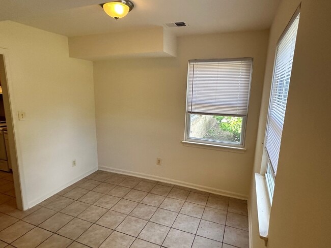 Building Photo - Cozy Townhome Living in a Convenient Lorton Location