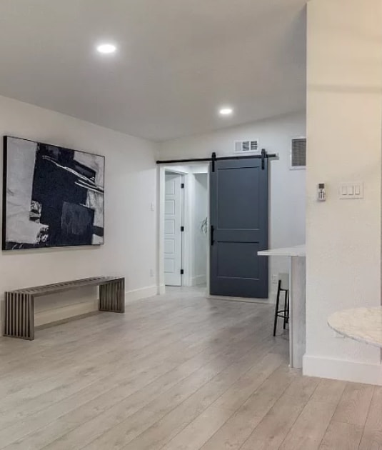 Building Photo - 2627 Douglas Ave