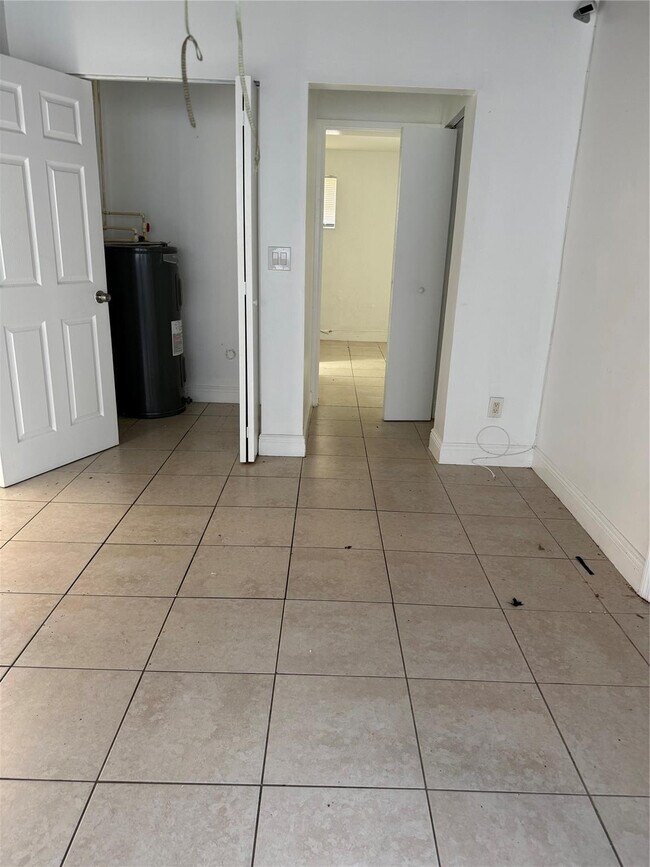 Building Photo - 1139 NW 9th Ave