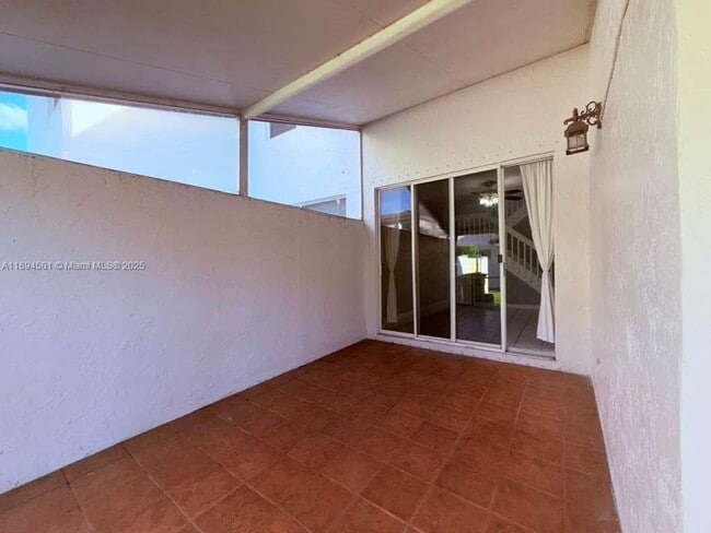 Building Photo - 16839 SW 1st Manor