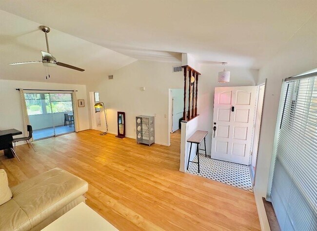 Building Photo - 104 Hartwood St