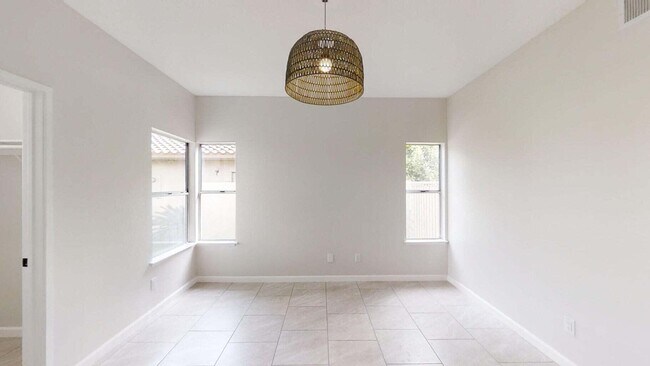 Building Photo - 40431 Barington Dr