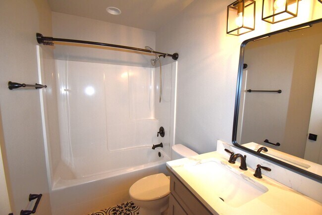 Building Photo - 556-558 Harrison St.