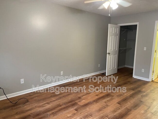 Building Photo - 1050 B St