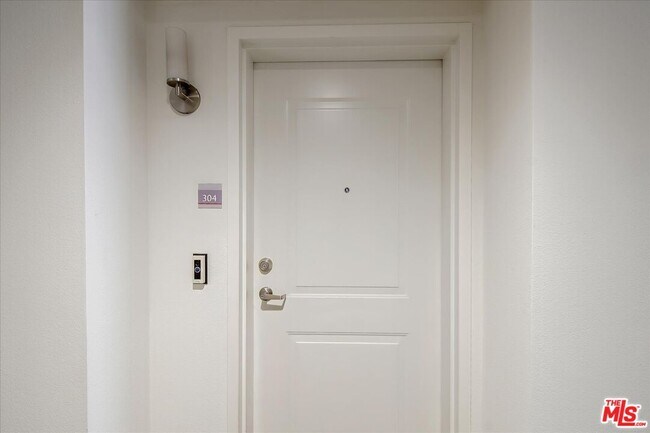 Building Photo - 12655 Bluff Creek Dr