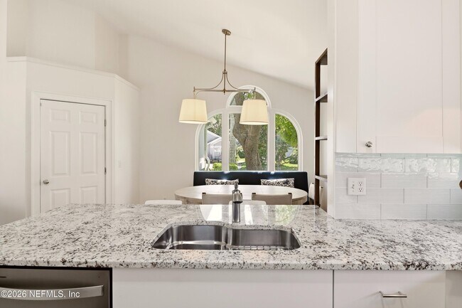 Building Photo - 120 Alsace Ct
