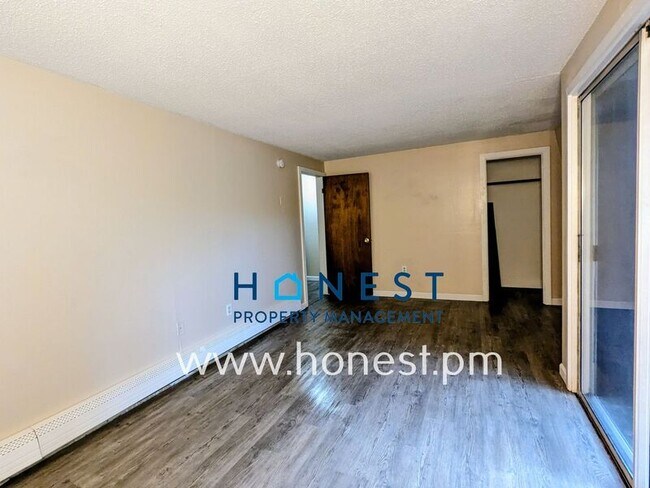 Building Photo - 1074 Hallowell Litchfield Rd