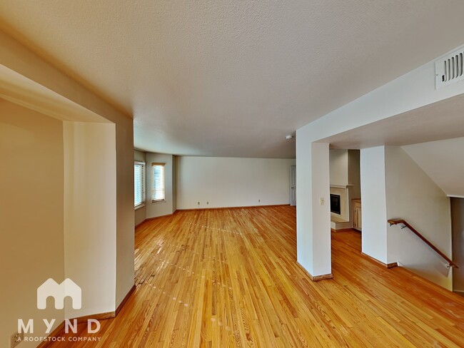 Building Photo - 125 Rosa Flora Cir