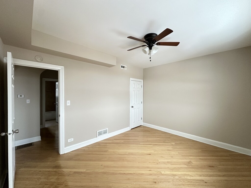 Building Photo - 901 Green Bay Rd