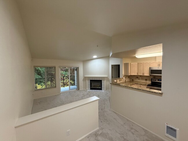 Building Photo - Tastefully Updated Issaquah 2bd 2bath Condo!