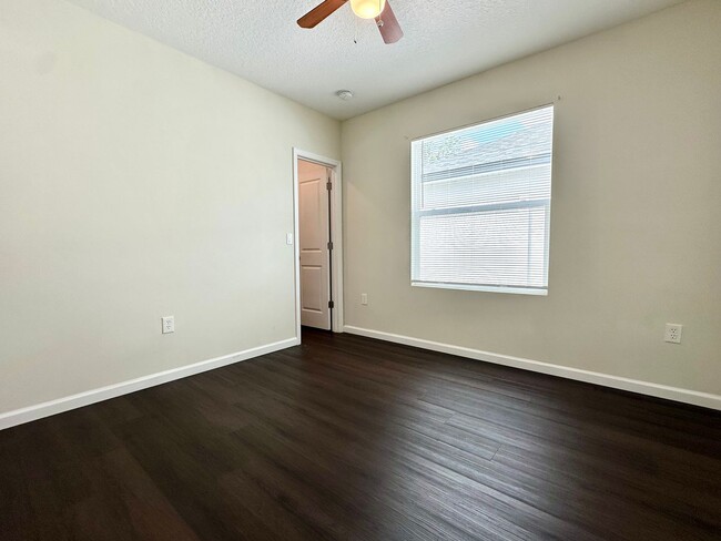 Building Photo - Live smart & stylish in this modern 3BR Eu...