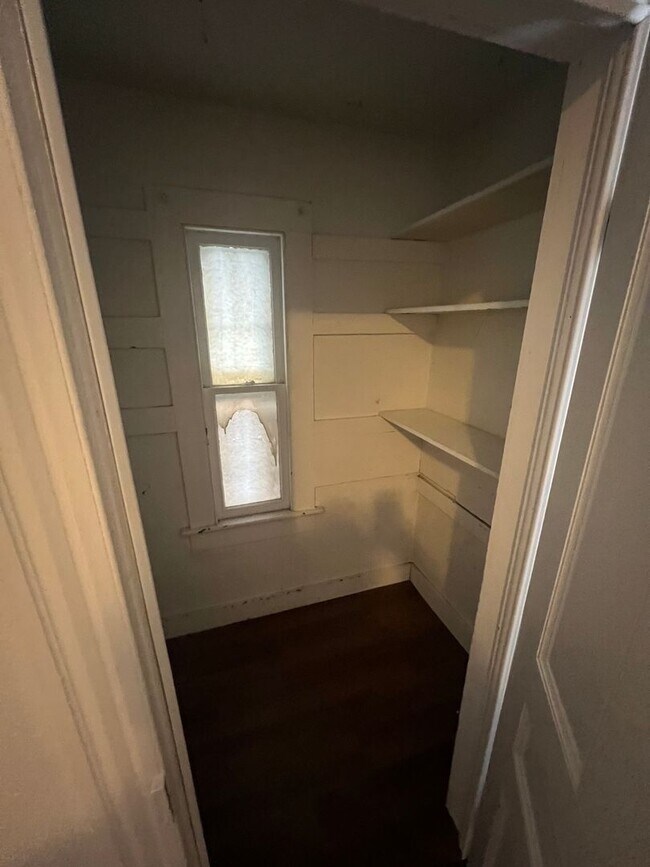 Building Photo - 329/331 N Lincoln