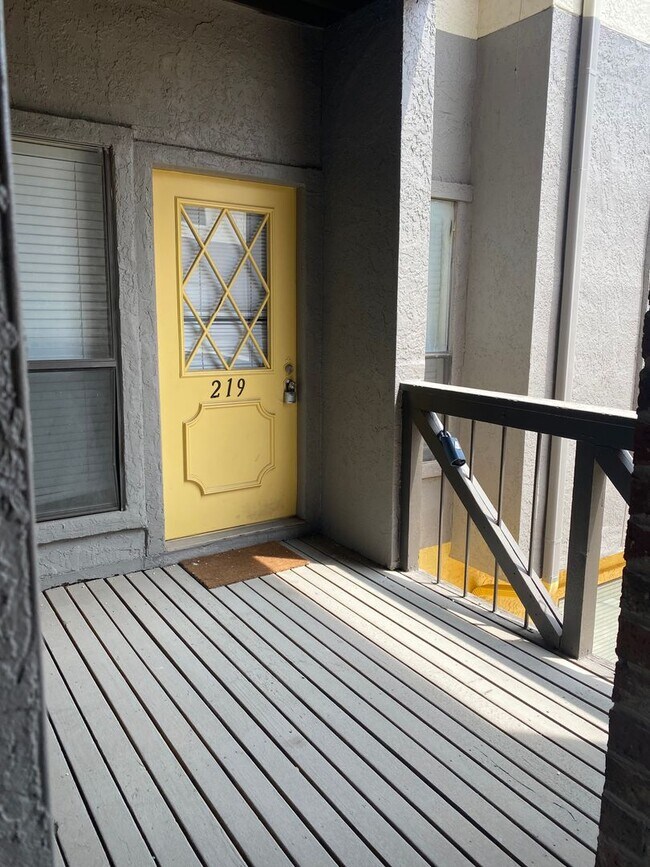 Building Photo - K242 - Croix #219