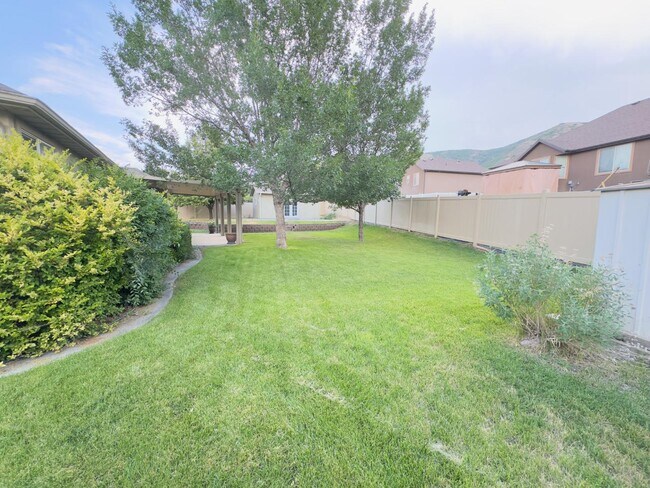 Building Photo - 207 S 50 W