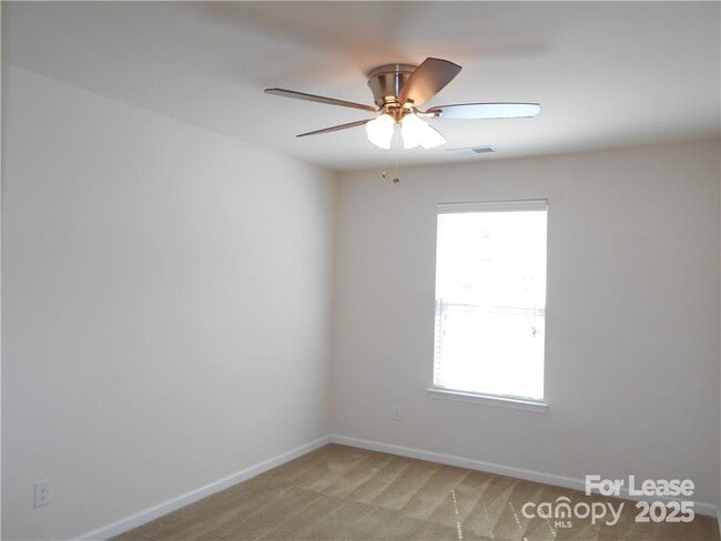 Building Photo - 2605 Silverthorn Dr