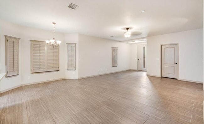 Building Photo - East El Paso 3bed/2bath Refrig A/C in Gated Community with Pool Access!