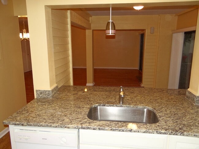 Building Photo - 2 bed / 2 bath condo - ask about move in discount