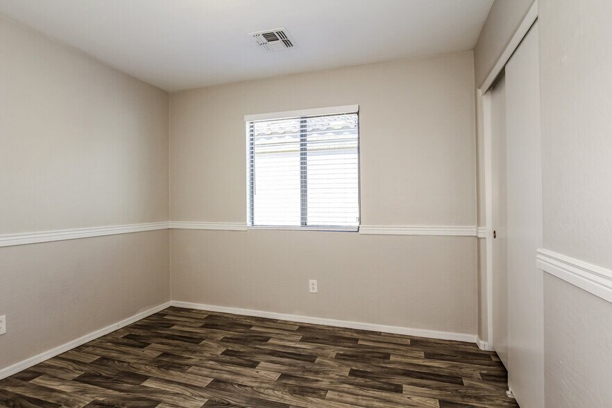 Building Photo - 12417 W Mandalay Ln