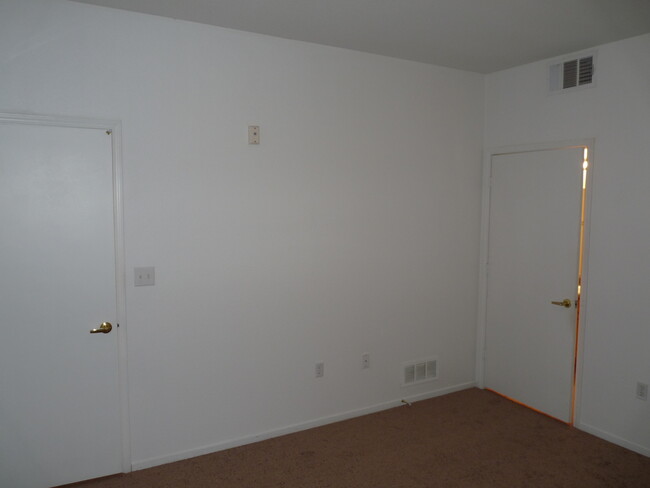 Building Photo - SOUTHWEST 2 BEDROOM, 2 BATH CONDO IN GATED...