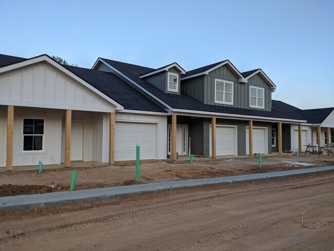 Building Photo - 221 Mose Coleman Dr
