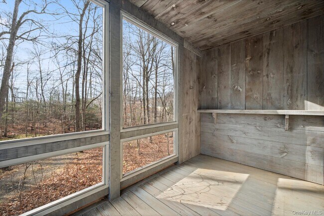 Building Photo - 82 Shingle House Rd