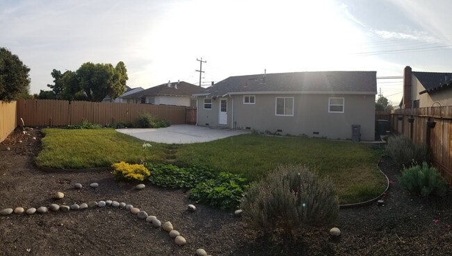 Building Photo - Modern 3-Bedroom Home Near San Leandro Sch...